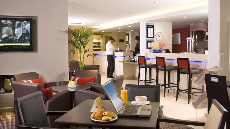 Holiday Inn Express Stoke-On-Trent By Ihg Buitenkant foto
