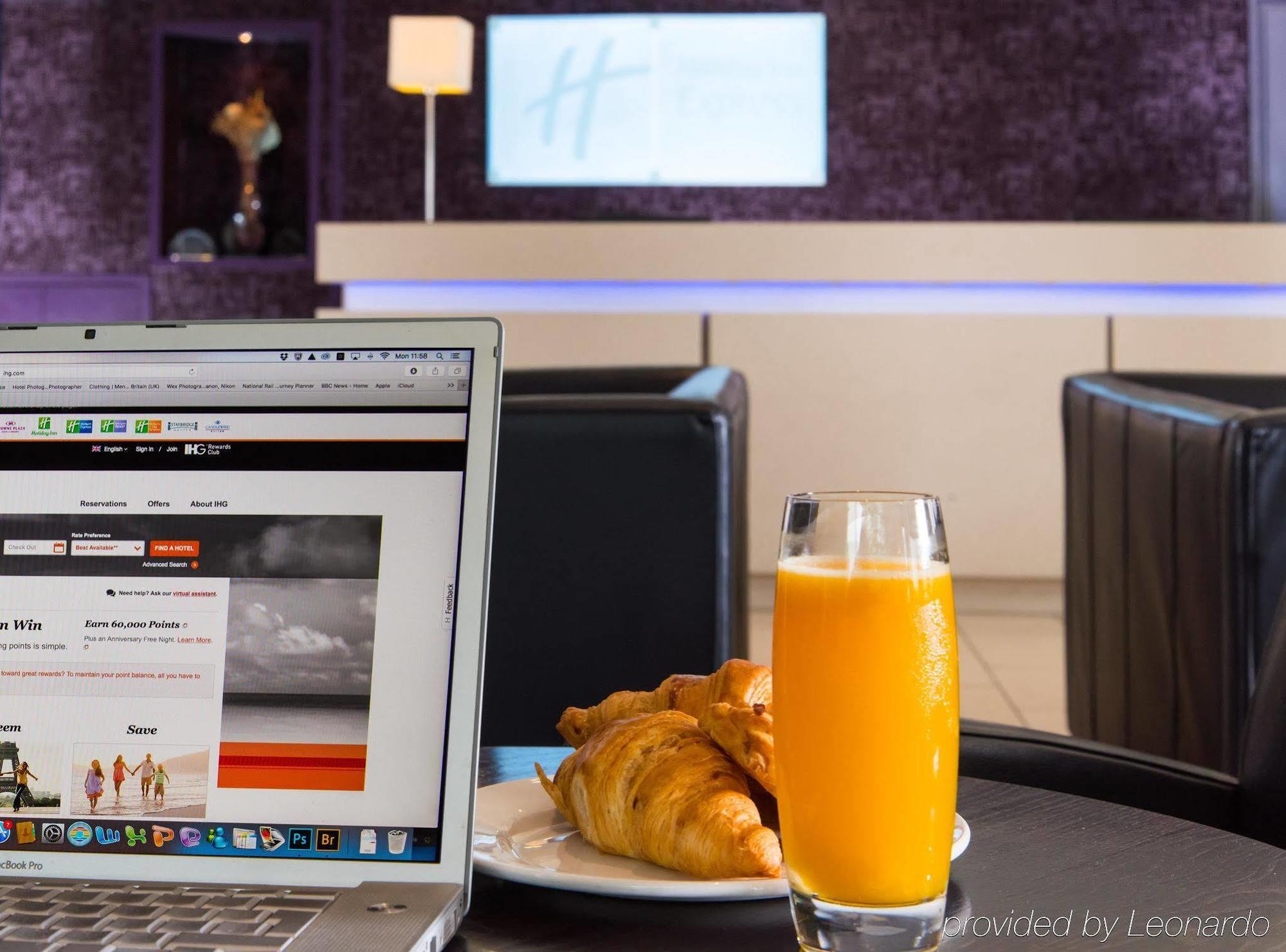 Holiday Inn Express Stoke-On-Trent By Ihg Buitenkant foto