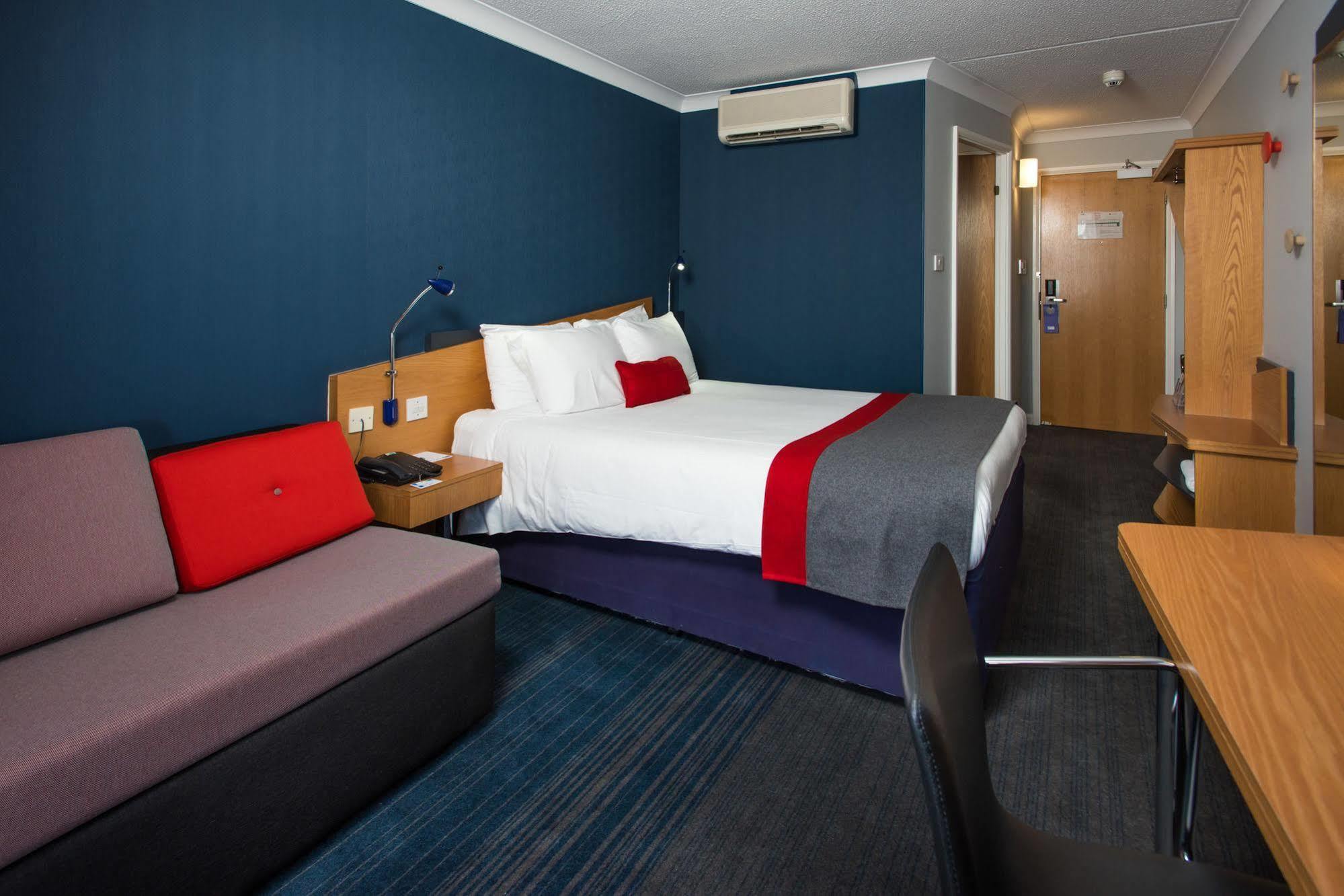 Holiday Inn Express Stoke-On-Trent By Ihg Buitenkant foto