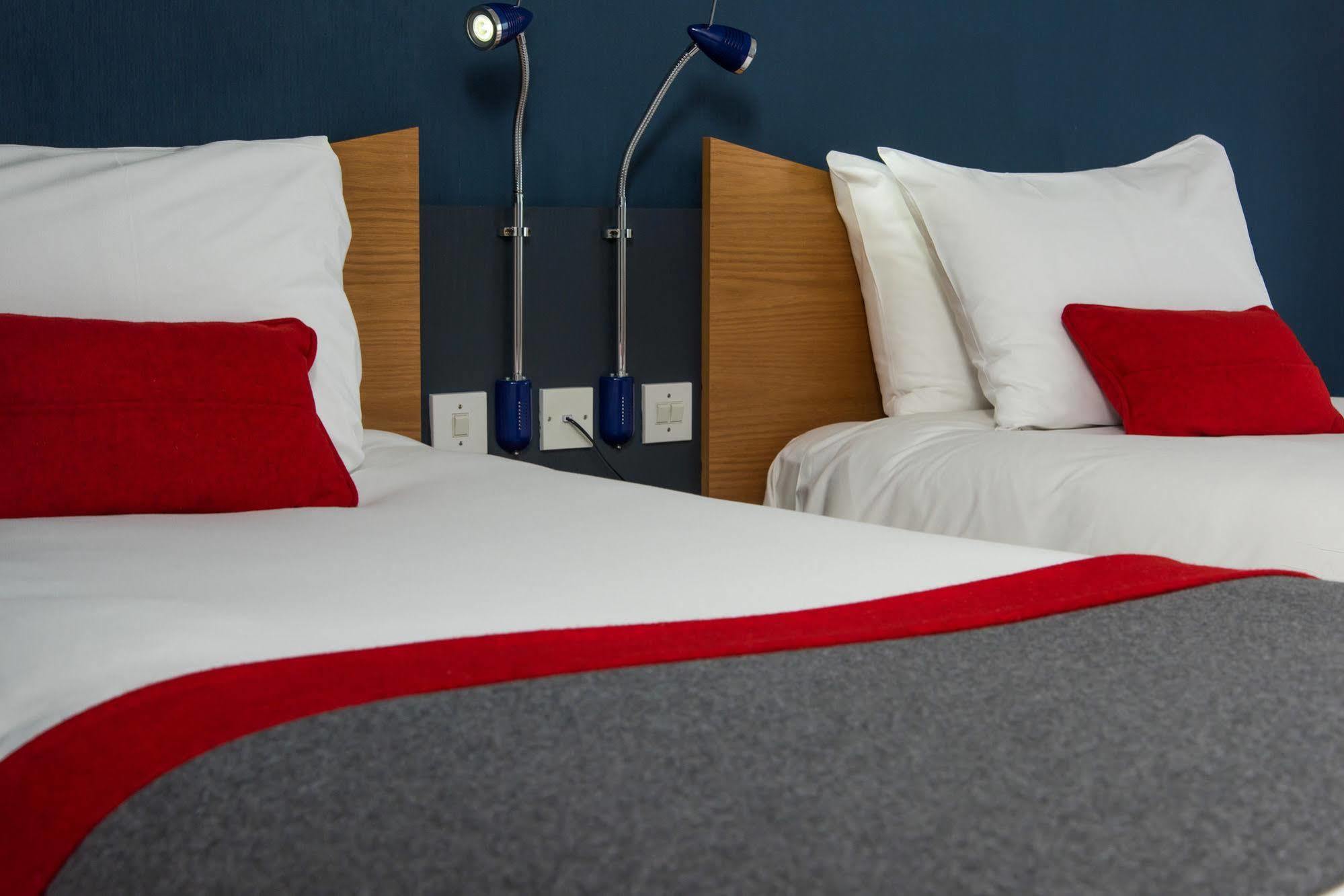Holiday Inn Express Stoke-On-Trent By Ihg Buitenkant foto
